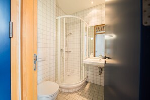 Shower, towels - Kloster Volkenroda (Körner)