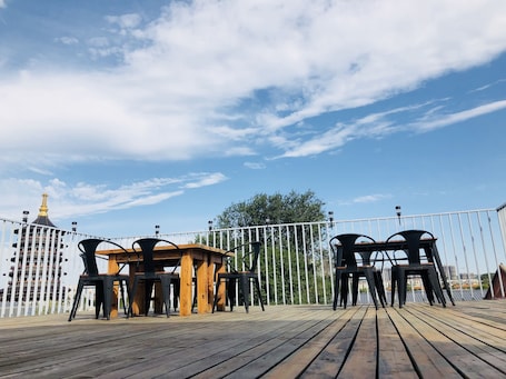 Vista desde la propiedad. Once Artistic Inn