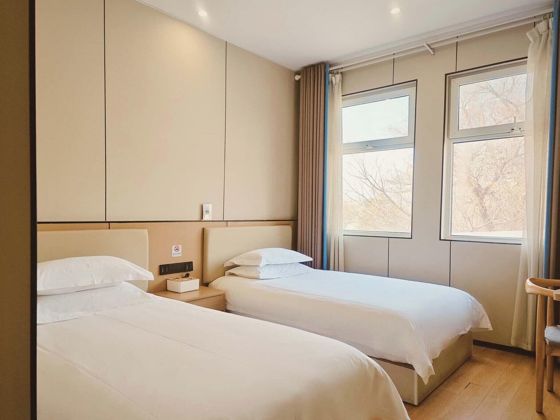 Standard-Zweibettzimmer | Schreibtisch, Verdunkelungsvorhänge, schallisolierte Zimmer