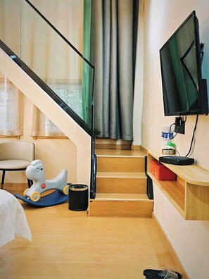 Family Studio Suite | Television - Once Artistic Inn (Luoyang)