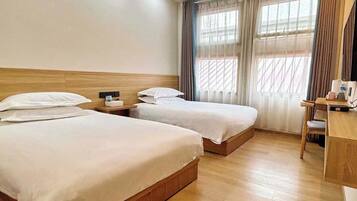 Desk, blackout curtains, soundproofing, free WiFi