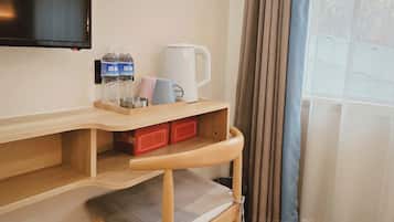 Standard Double Room | Desk, blackout drapes, soundproofing, free WiFi