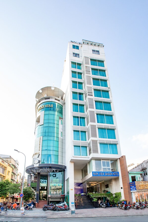 Front of property - evening/night - Park View Saigon Hotel (Ho Chi Minh City)