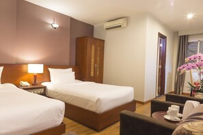 Minibar, in-room safe, desk, blackout drapes - Park View Saigon Hotel (Ho Chi Minh City)