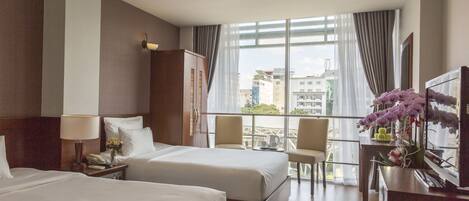 Premium Twin Room, Park View | Minibar, in-room safe, desk, blackout drapes