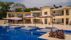 Pool - Jumeirah Beachfront Apartments (Mombasa)