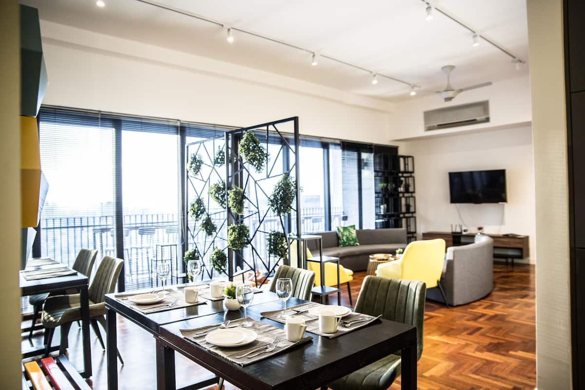 Presidentieel appartement, 4 slaapkamers, uitzicht op stad | Babybedden, extra bedden, gratis wifi, beddengoed