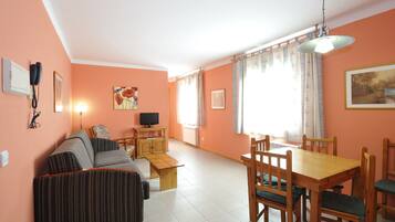 Apartment, 1 Bedroom (2-4 adults) | In-room safe, desk, soundproofing, free WiFi