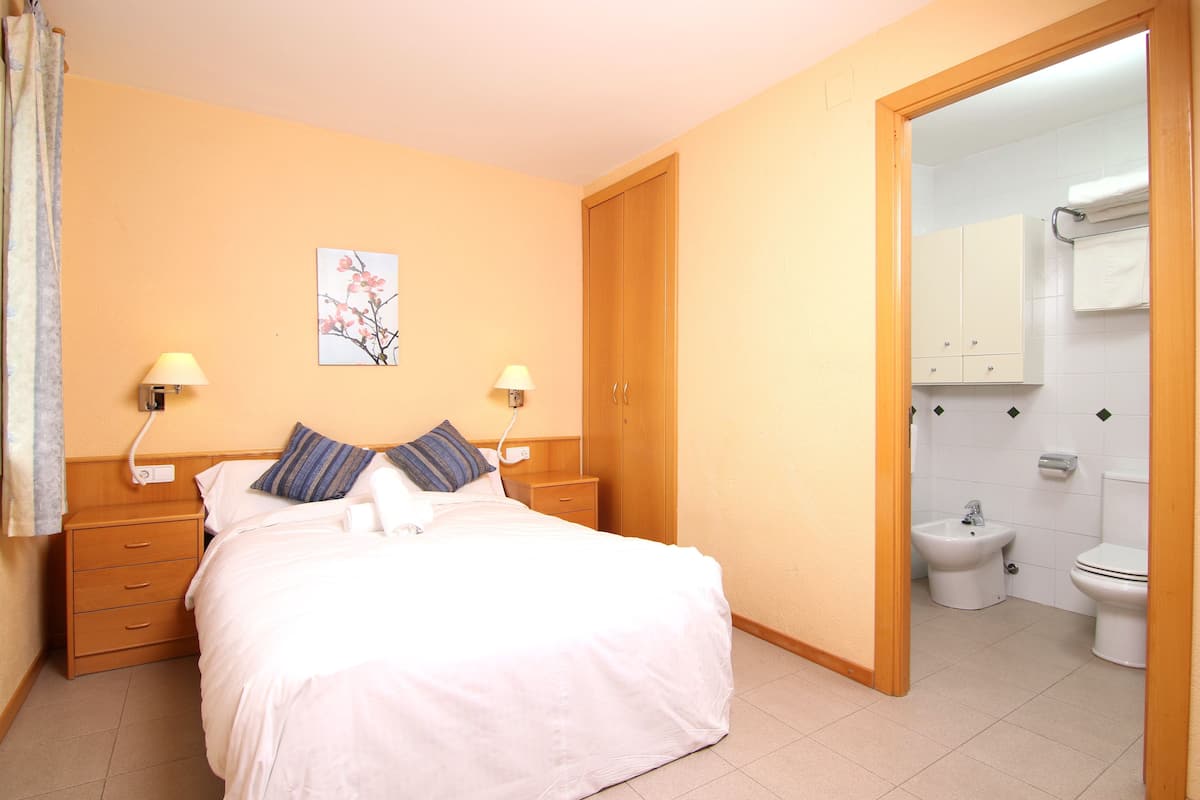 apartment, 1 bedroom (2-4 adults) | 1 bedroom, in-room safe, desk, soundproofing