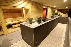 Sauna, Whirlpool, Dampfbad, Thermalbad/Mineralquelle, Massageanwendungen