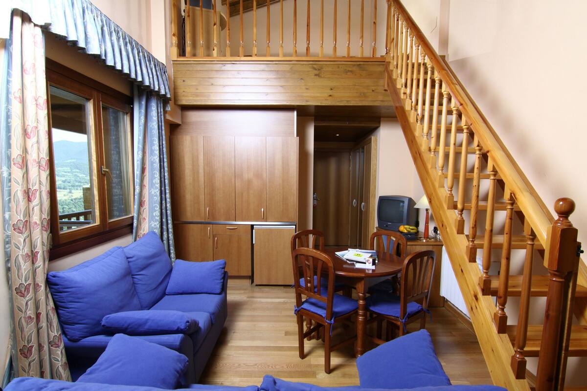Standard Triple Room | In-room safe, desk, soundproofing, WiFi (free)