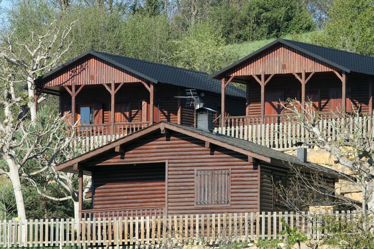 Bungalow, 2 Bedrooms (2 - 4 adults) | In-room safe, desk, soundproofing, WiFi (free)