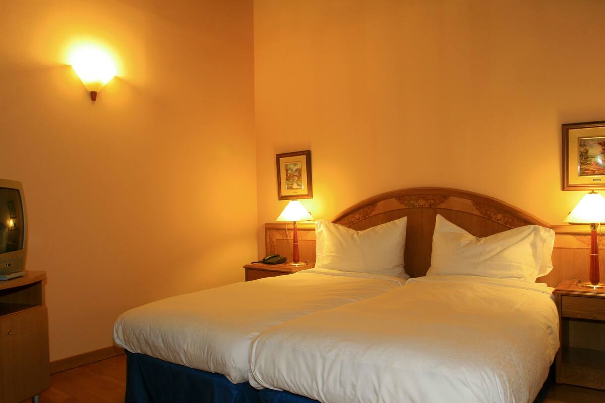 In-room safe, desk, soundproofing, WiFi (free)