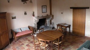 In-room dining - Gite La Raymondiere (Vernoux-en-Gatine)