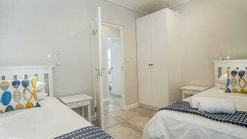 Apartment, Multiple Beds, Non Smoking | 2 bedrooms, bed sheets