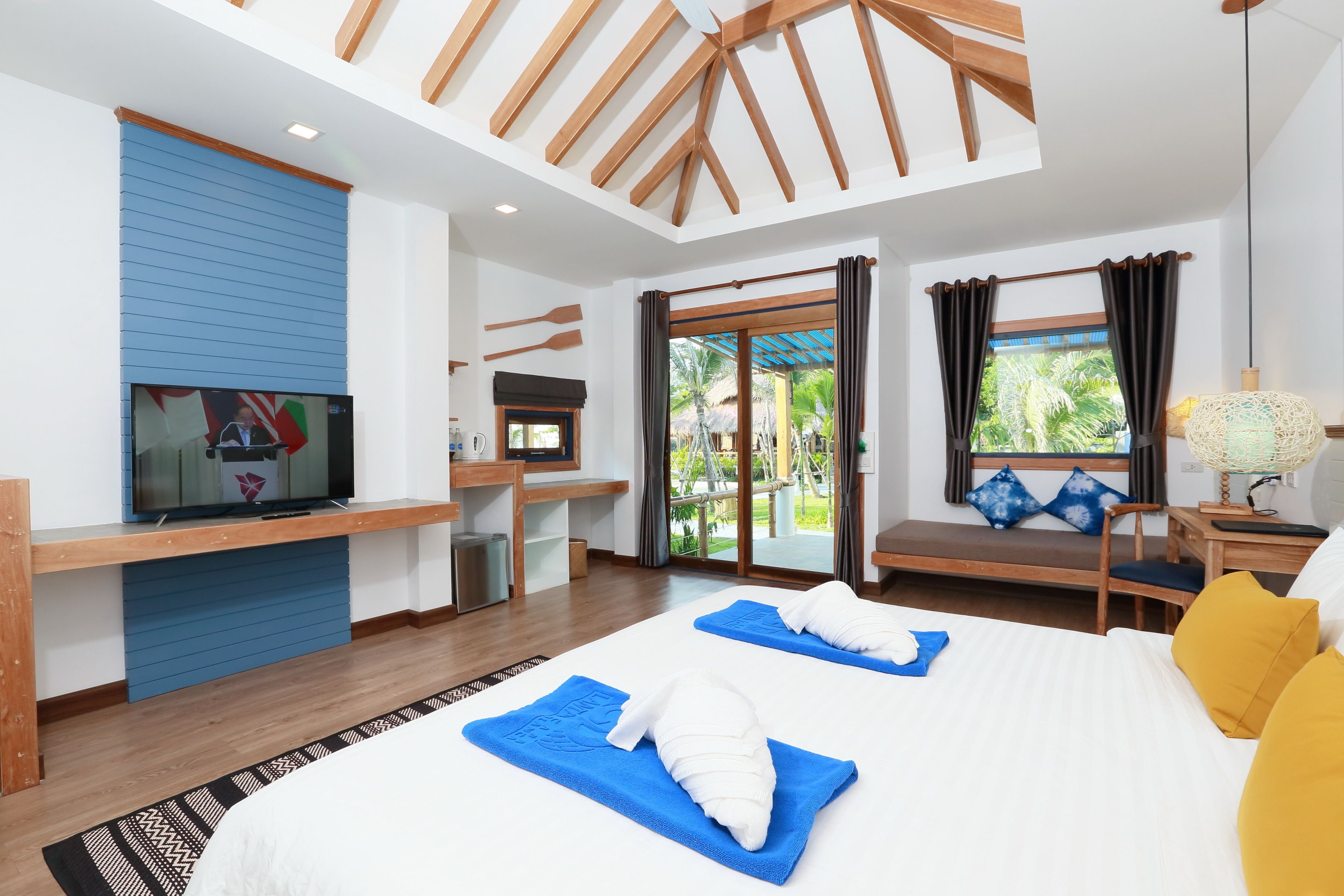 Minibar, in-room safe, individually decorated, individually furnished