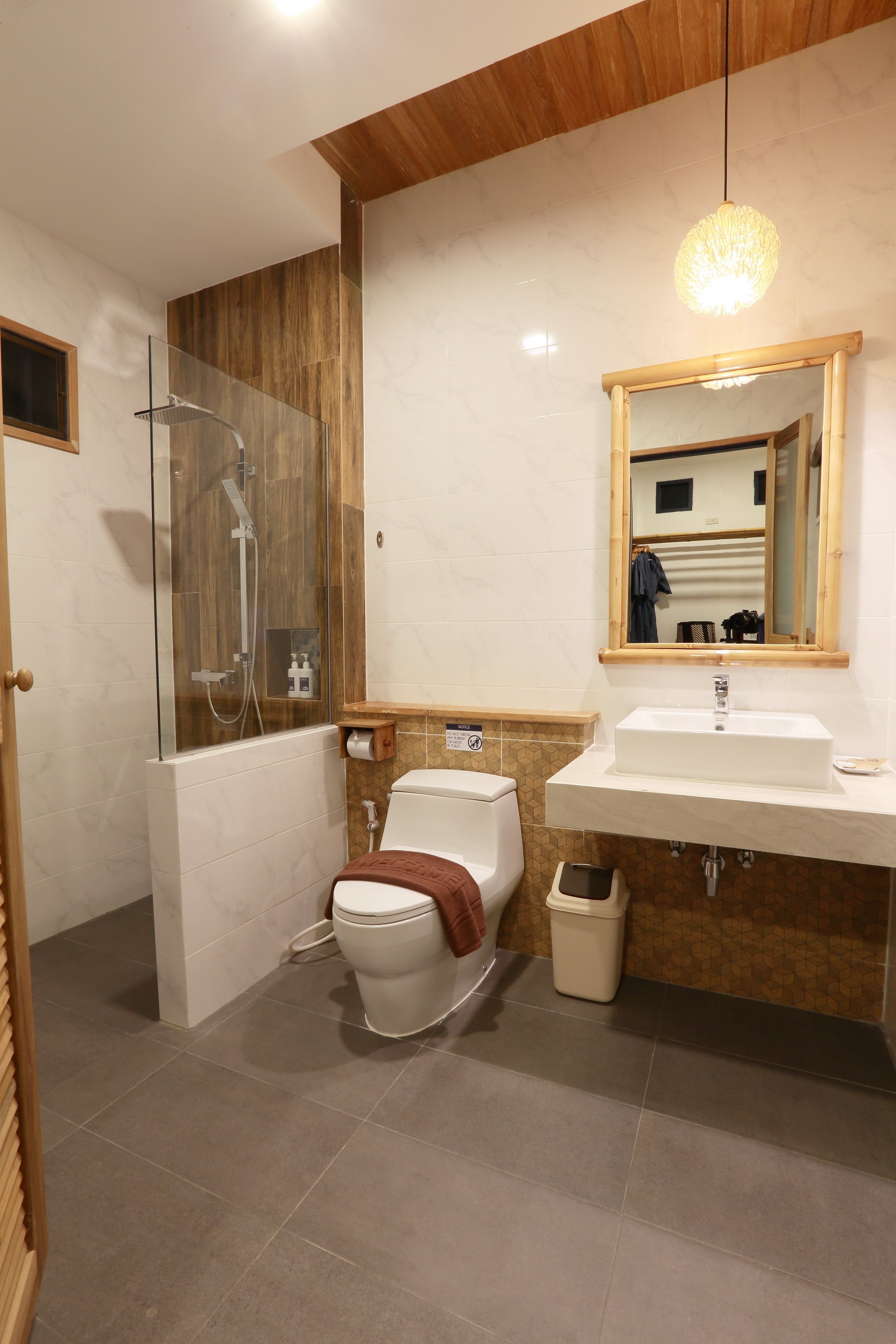 shower, rainfall showerhead, free toiletries, hair dryer