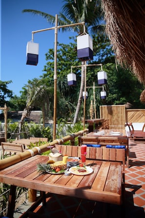 Daily buffet breakfast (THB 400 per person)
