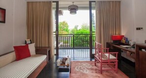 Villa Deluxe | Minibar, coffre-fort, bureau, rideaux d’obscurcissement