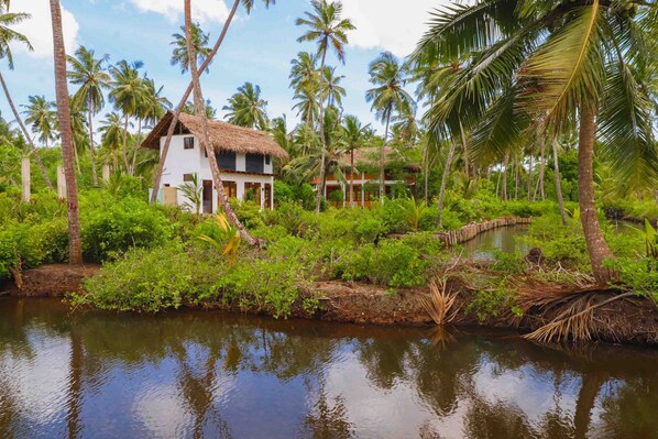 Lake - Yoho Milkyway Holiday Resort (Unawatuna)