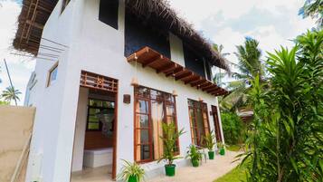 1 bedroom, hypo-allergenic bedding available, soundproofing, WiFi (free)