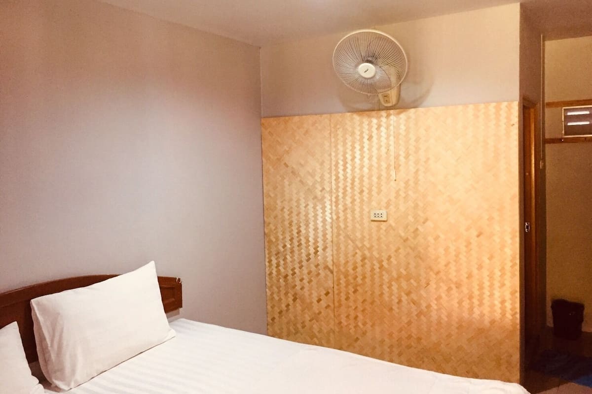 Standard Double - Fan Room | Skrivebord, blendingsgardiner, lydisolert og wi-fi (inkludert)