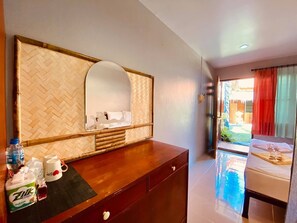 Individually decorated, individually furnished, desk, blackout drapes - Baan Kasirin Resort Pattaya Beach (Koh Lipe)