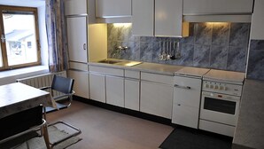 Kjøleskap og mikrobølgeovn
