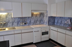 Fridge, microwave
