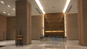 A spacious lobby with a reception desk labeled "TOWERB" and a small easel with a painting. - Marc B20-09 by SYNC (Kuala Lumpur)