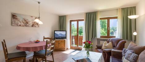 TV, mesa de pingue-pongue