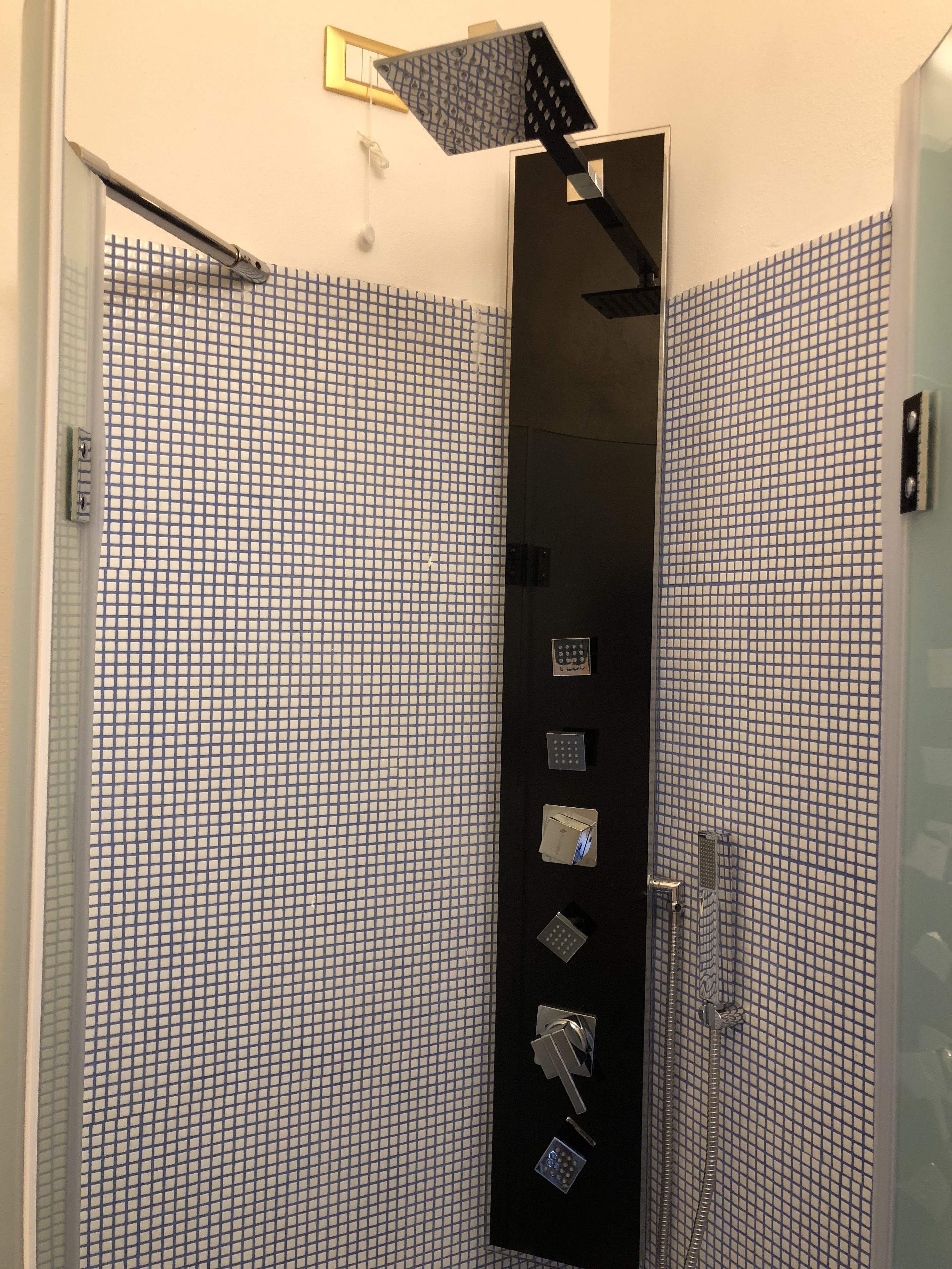 Double Room | Bathroom shower