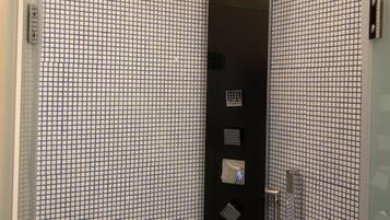 Double Room | Bathroom shower