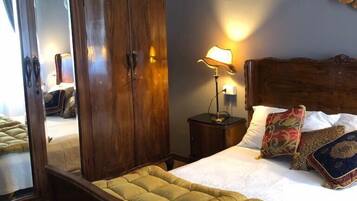 Apartment, 1 Bedroom | Down comforters, desk, rollaway beds, free WiFi