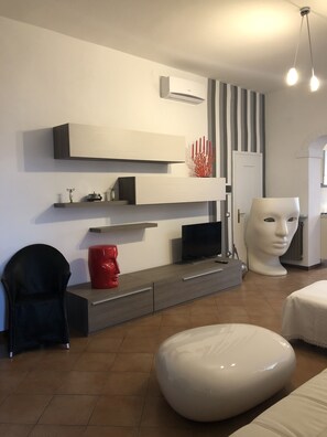 Loft | Wohnbereich | Flachbildfernseher