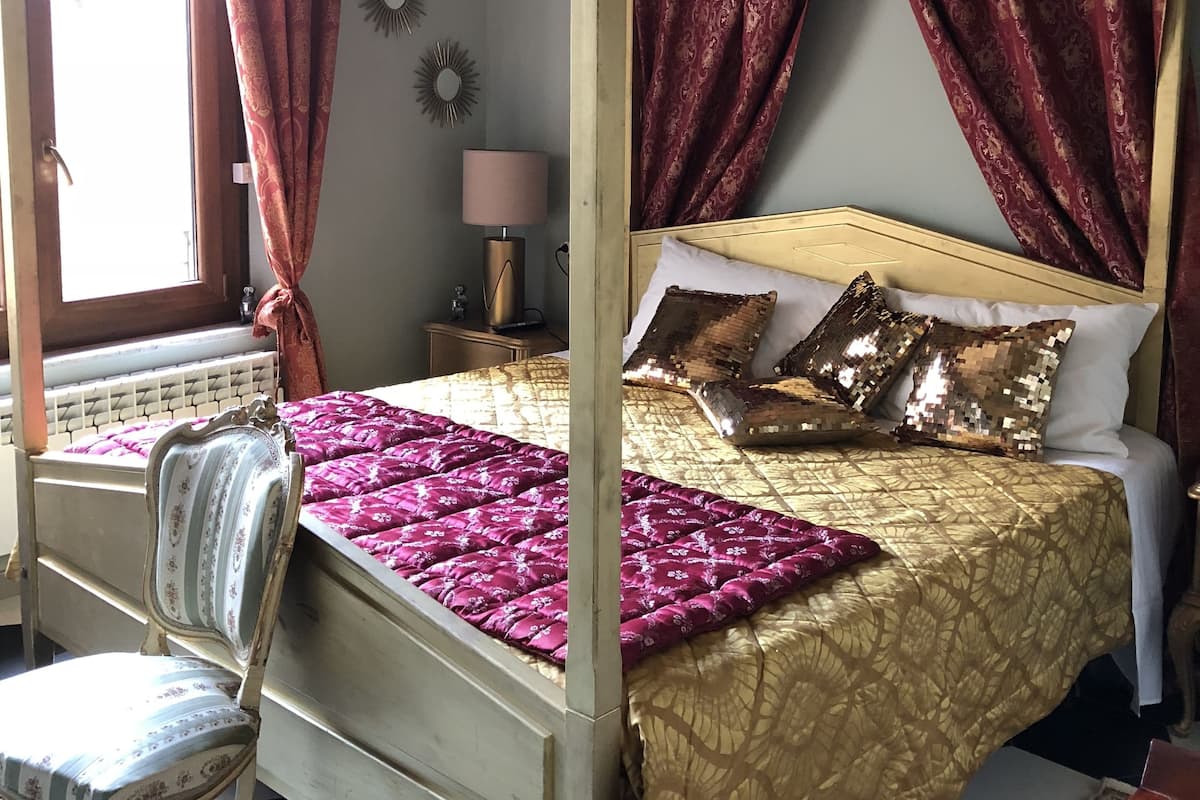 Double Room | Down comforters, desk, rollaway beds, free WiFi