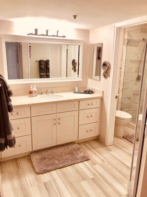 Combined shower/tub, hair dryer, towels, soap