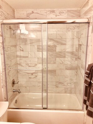 Combined shower/bathtub, hair dryer, towels, soap - BEAUTIFUL!REMODELED RESORT STYLE CONDO! WALK TO AZ BILTMORE!MTN VIEW!HEATED POOL (Phoenix)
