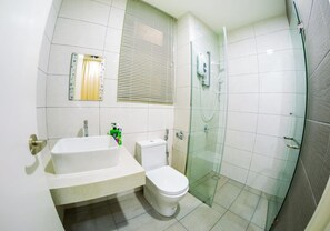 Apartment, 3 Bedrooms | Bathroom | Shower, free toiletries, hair dryer, towels - Conezion Putrajaya by SYNC (Serdang)