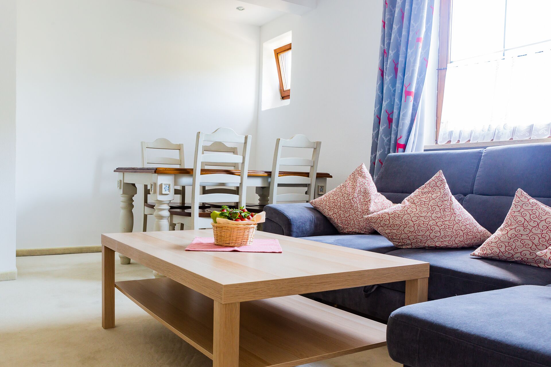 Standard-Apartment, 1 King-Bett, Kochnische | Essbereich im Zimmer