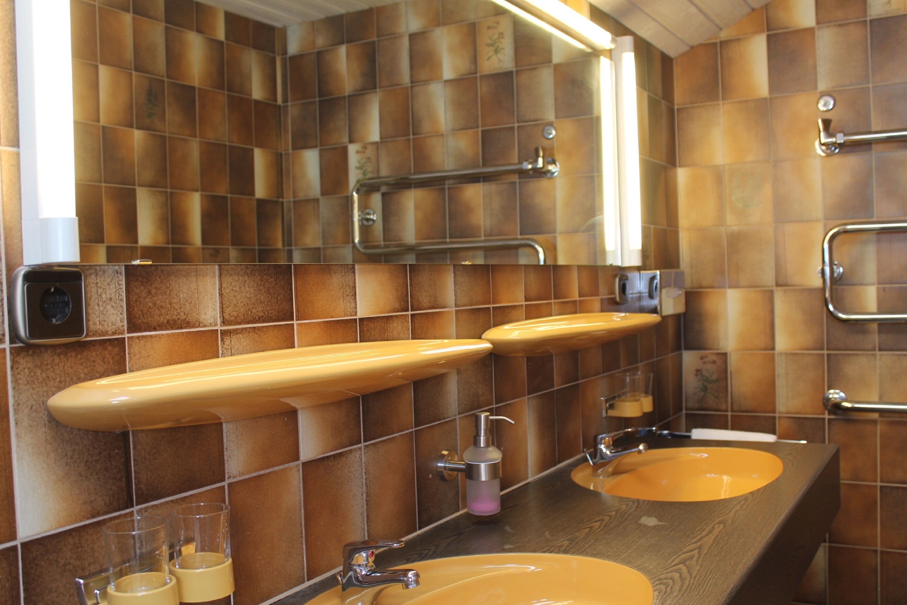 comfort double room | bathroom amenities | free toiletries, heated floors, towels