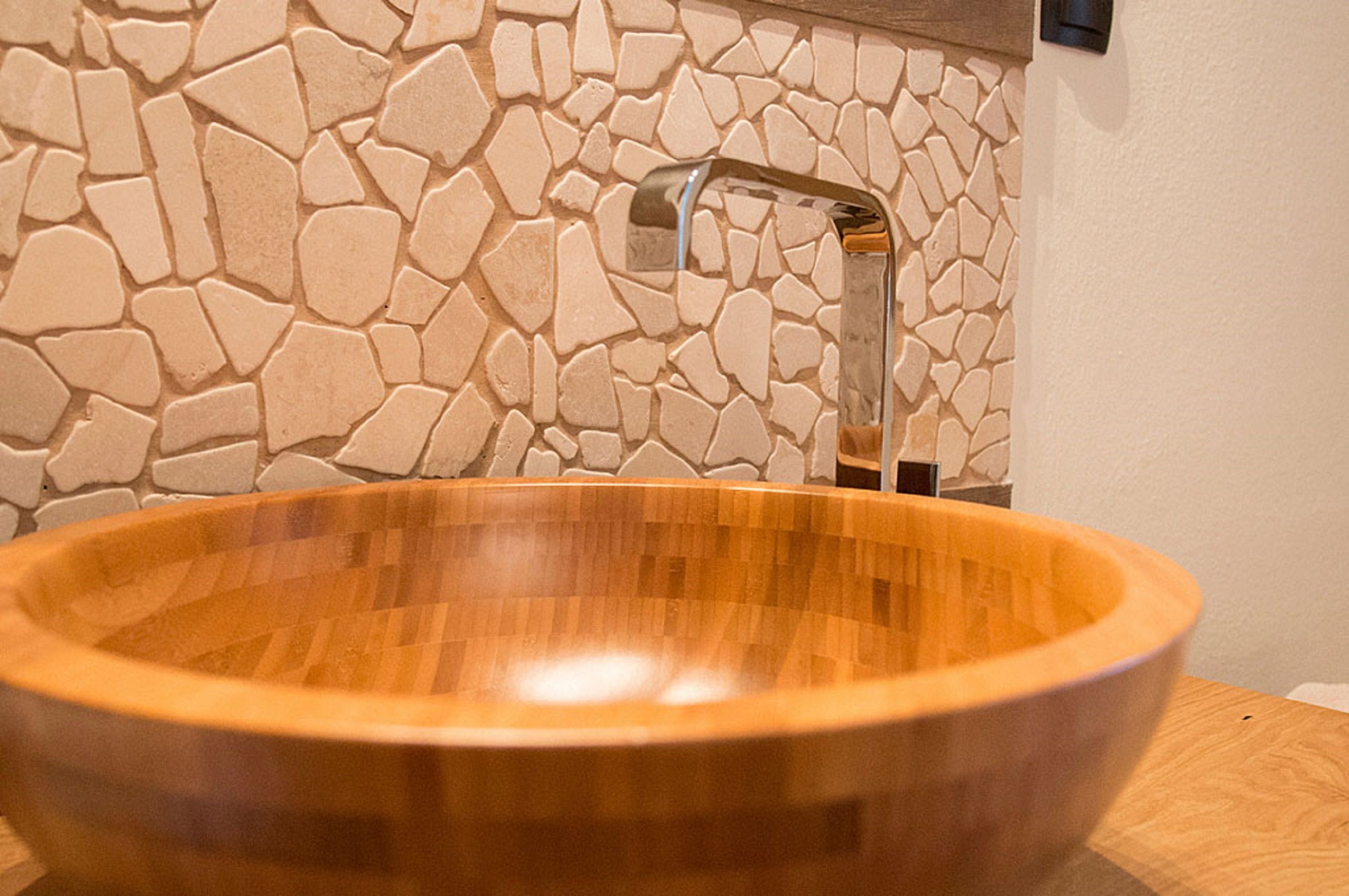 economy double room | bathroom amenities | free toiletries, heated floors, towels