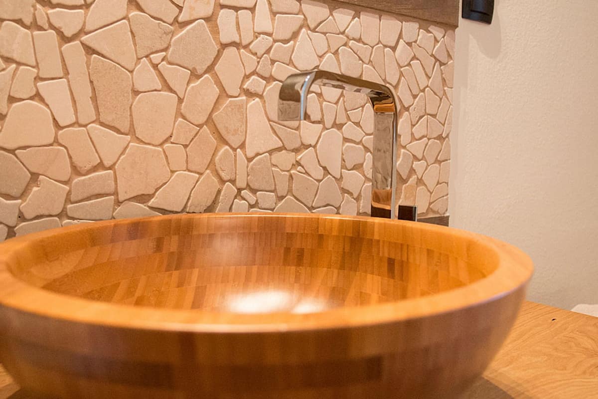 economy double room | bathroom amenities | free toiletries, heated floors, towels