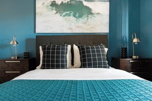 3 chambres, bureau, fer et planche à repasser, lit de bébé portatif