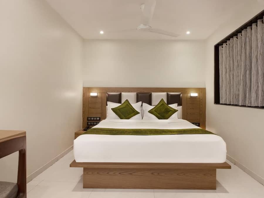 Standard Room | Desk, blackout drapes, free WiFi, bed sheets