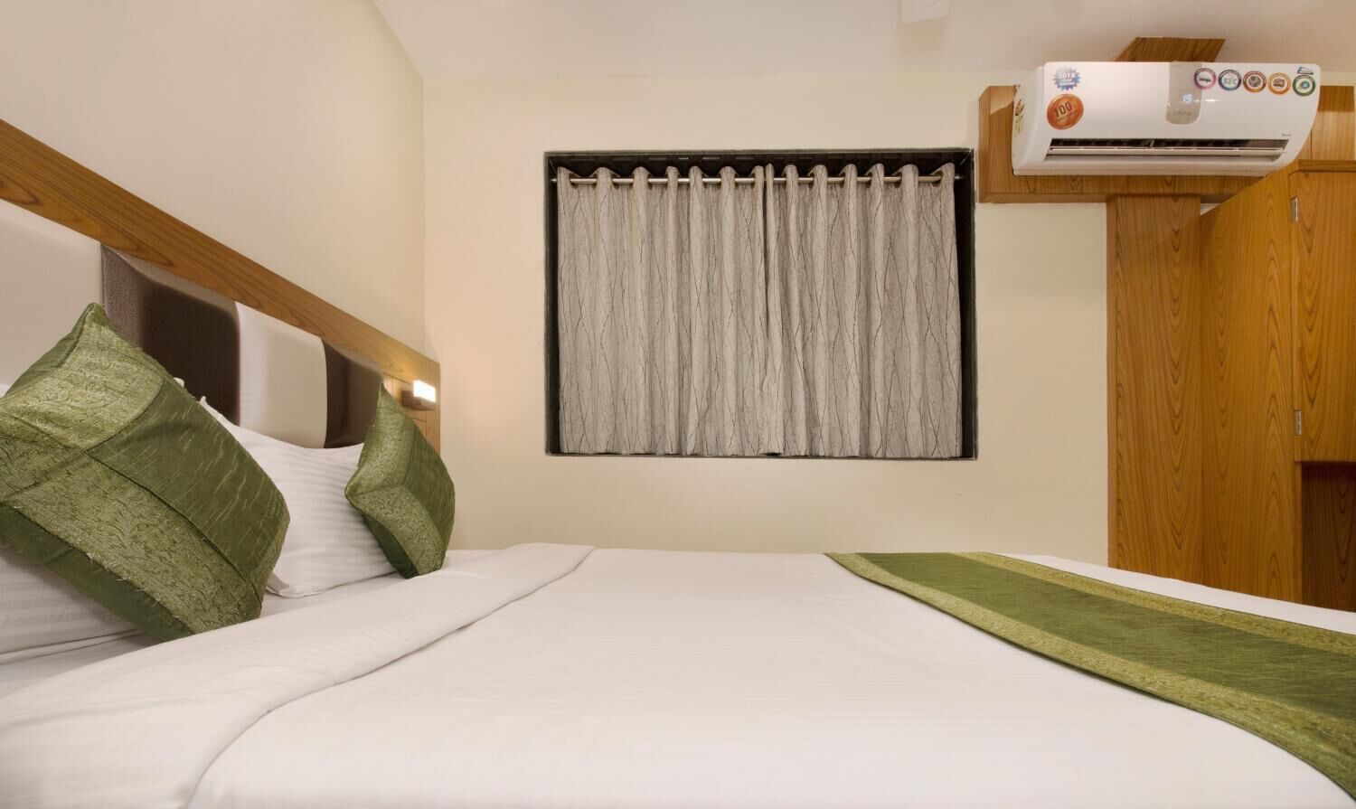 Photo - Hotel Residency Park Near Masjid Rly Station South Mumbai