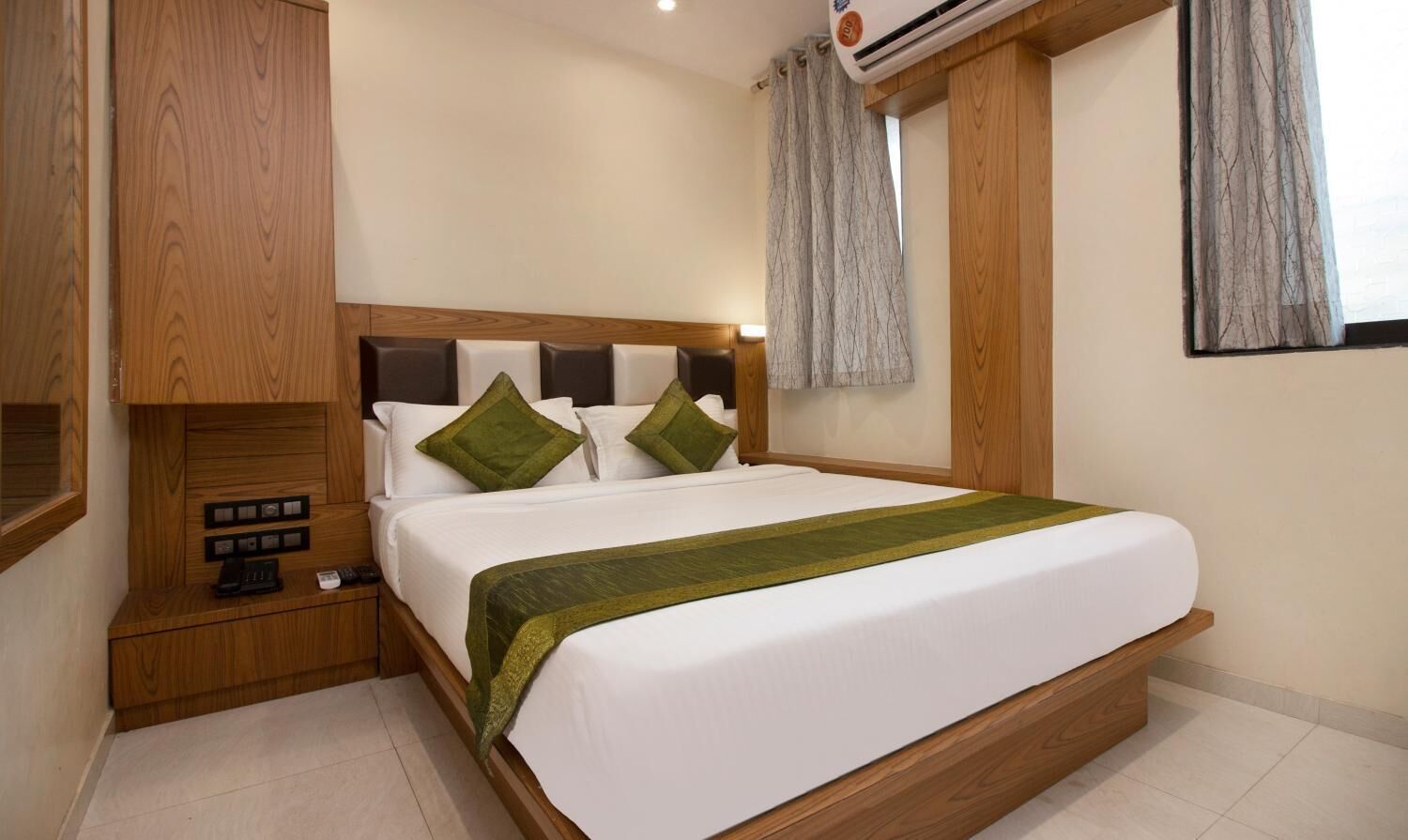 Photo - Hotel Residency Park Near Masjid Rly Station South Mumbai