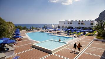 Sisäuima-allas, ulkouima-allas