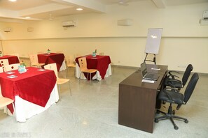 Meeting facility - Treehouse Neo Casa-Unit of Neo Residency (Gurugram)