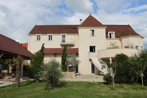 Front of property - Le Domaine des Archies (Moneteau)